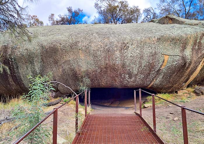 mulkas-cave1